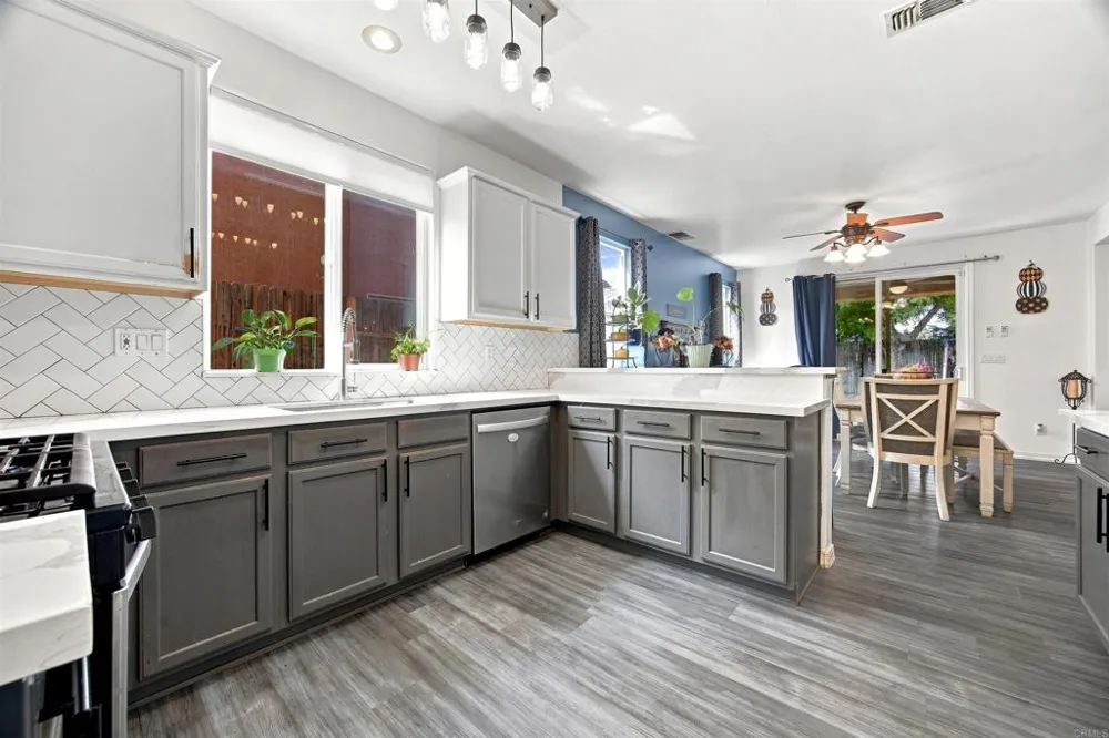 6213 Brewer Creek Drive Bakersfield, CA 93313