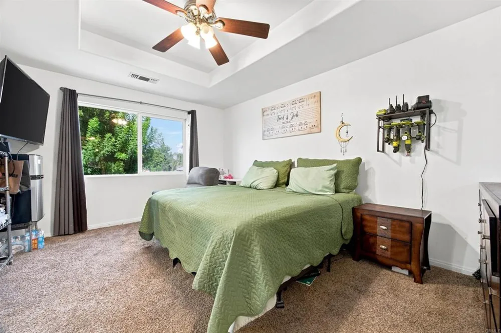 6213 Brewer Creek Drive Bakersfield, CA 93313