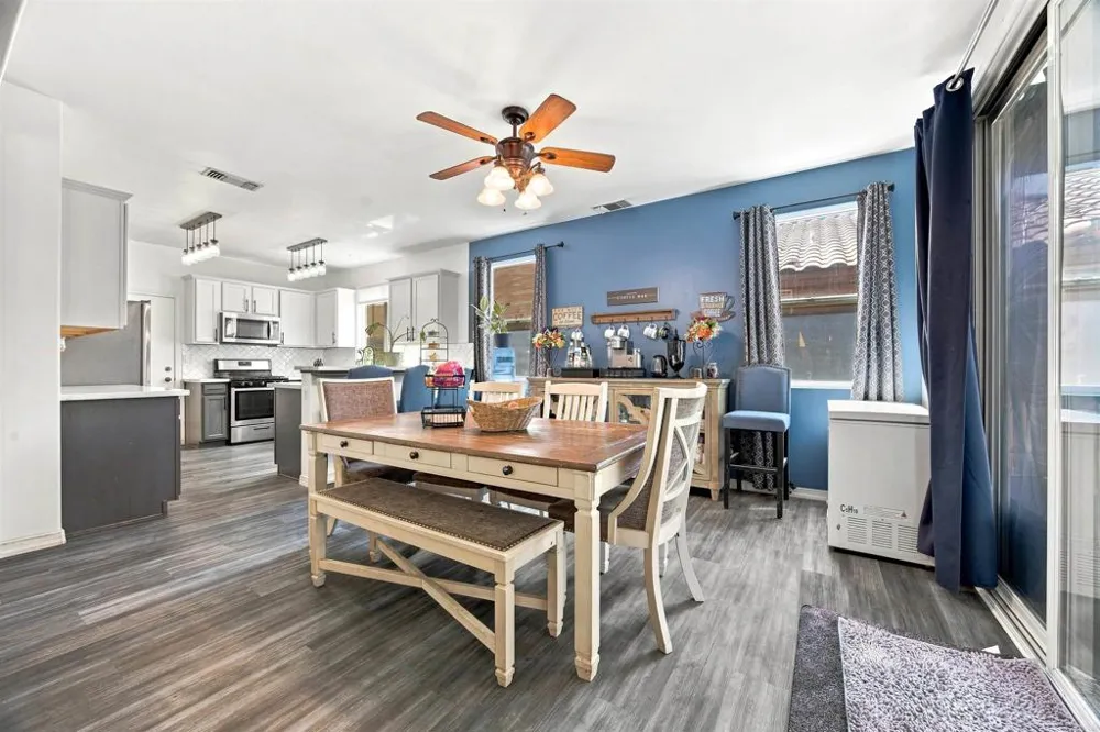 6213 Brewer Creek Drive Bakersfield, CA 93313