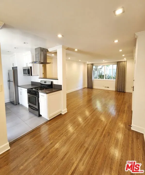 142 San Vicente Blvd Santa Monica, CA 90402