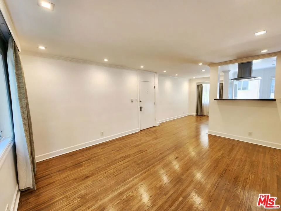142 San Vicente Blvd Santa Monica, CA 90402