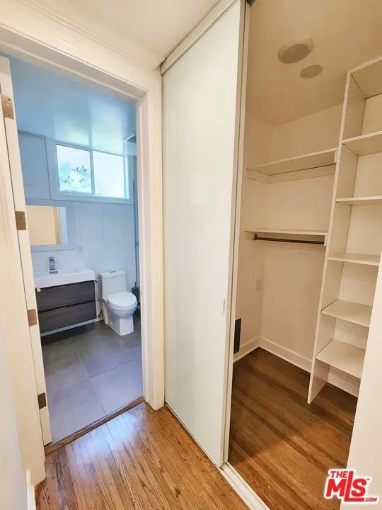 142 San Vicente Blvd Santa Monica, CA 90402