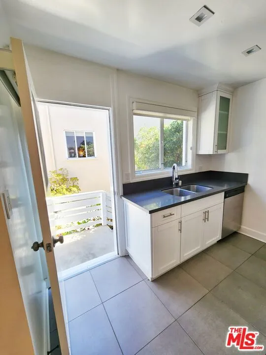 142 San Vicente Blvd Santa Monica, CA 90402