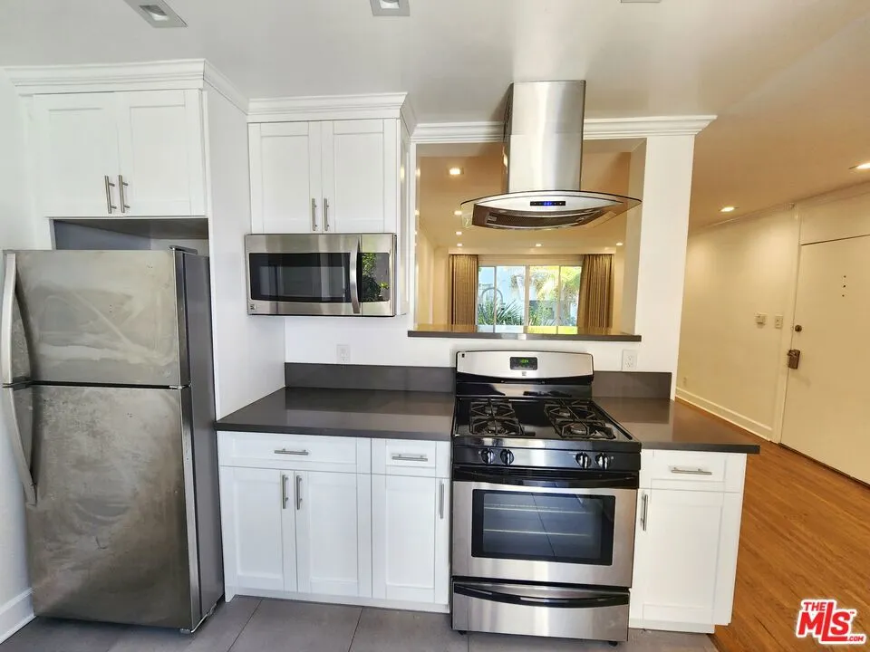 142 San Vicente Blvd Santa Monica, CA 90402
