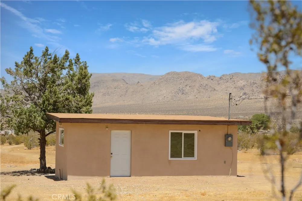 27127 Zuni Road Apple Valley, CA 92307