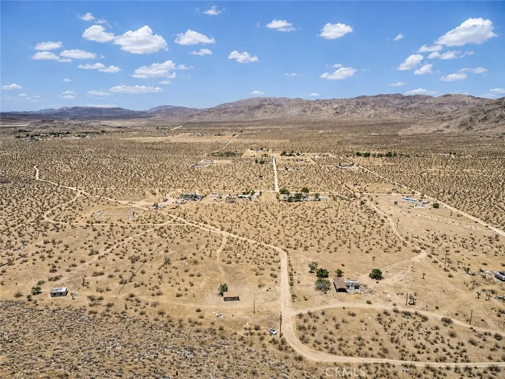 27127 Zuni Road Apple Valley, CA 92307