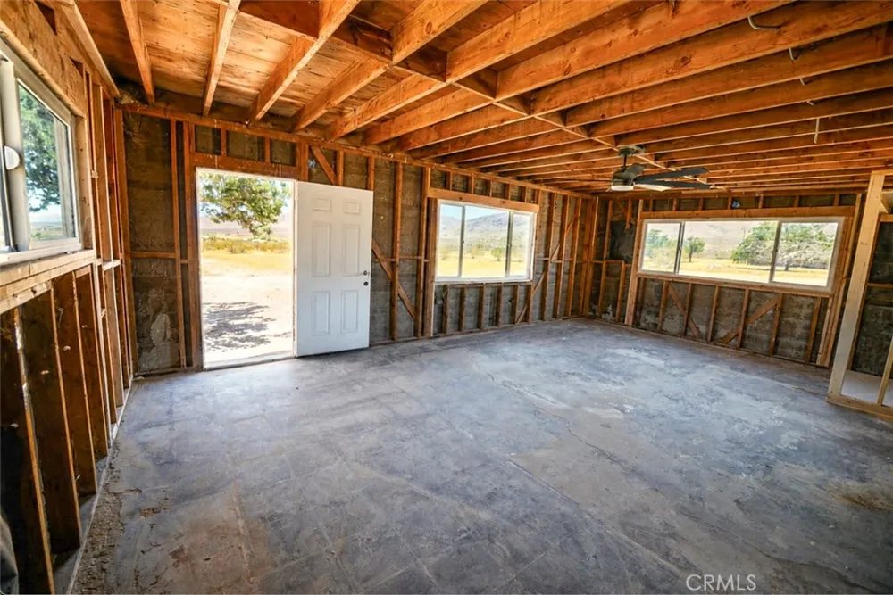 27127 Zuni Road Apple Valley, CA 92307