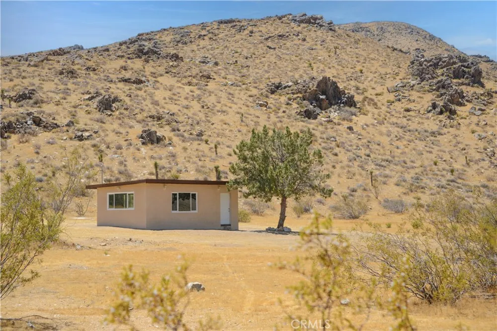 27127 Zuni Road Apple Valley, CA 92307