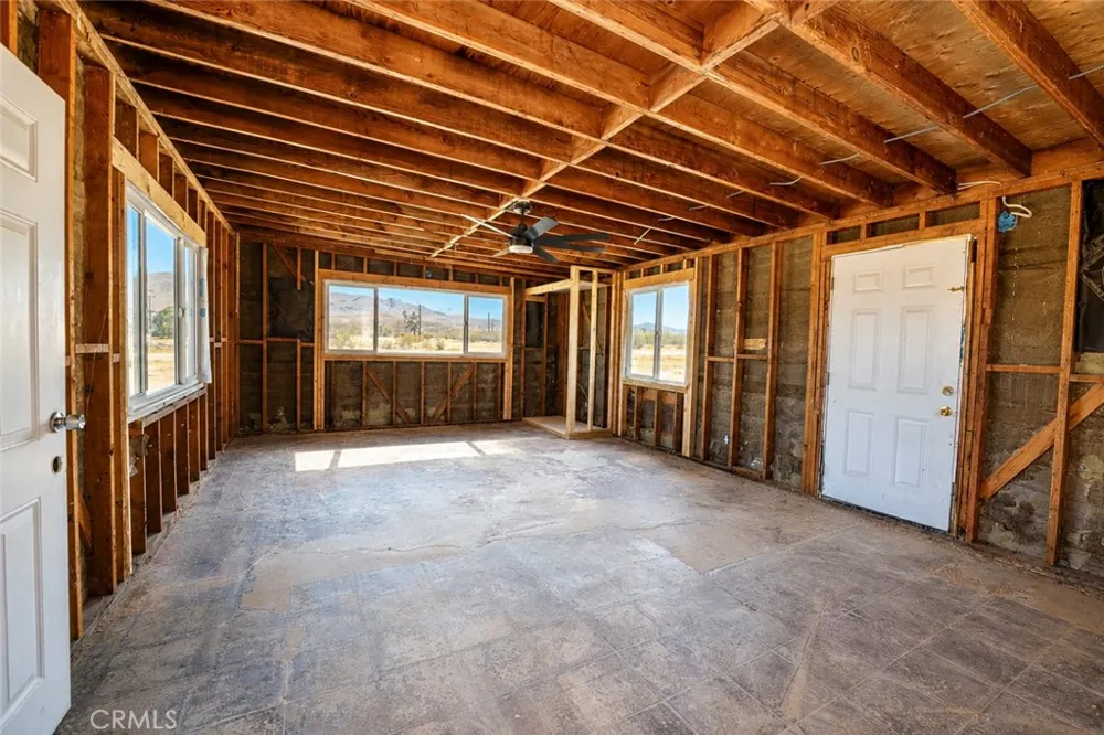 27127 Zuni Road Apple Valley, CA 92307