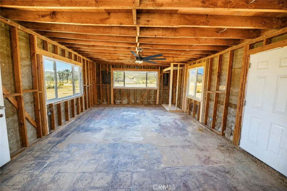 27127 Zuni Road Apple Valley, CA 92307