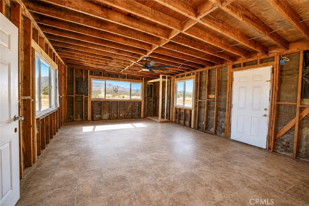 27127 Zuni Road Apple Valley, CA 92307