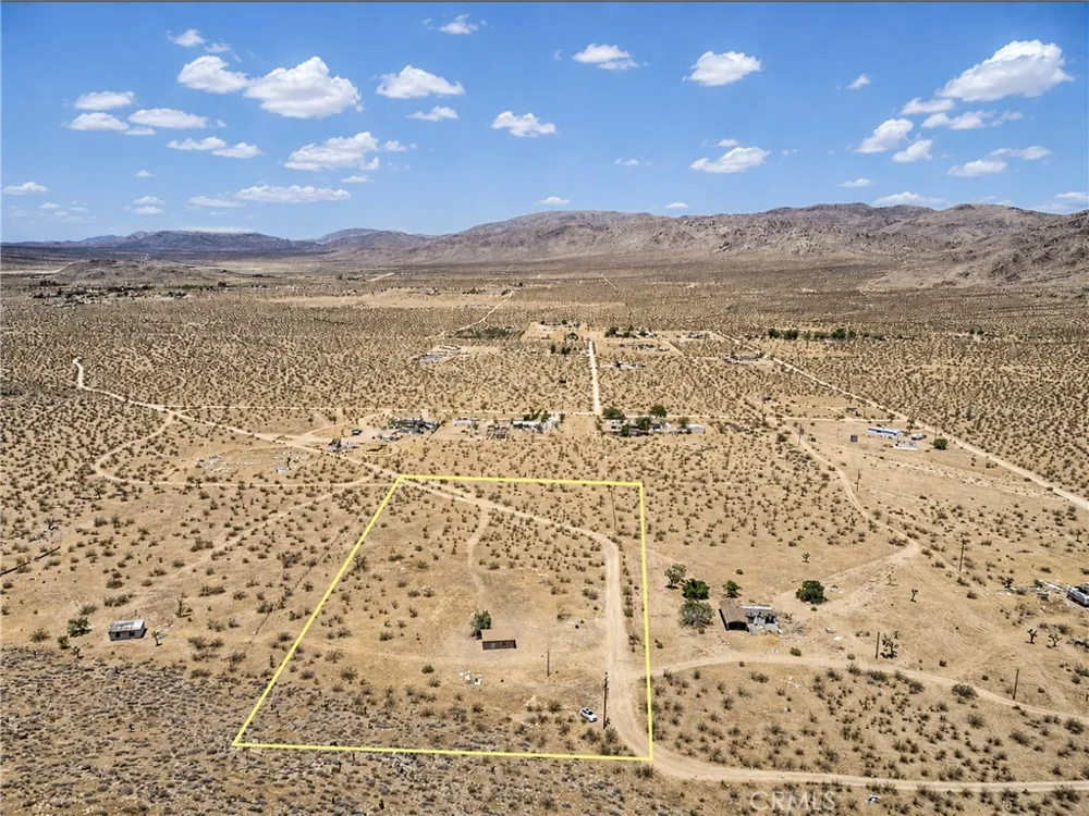 27127 Zuni Road Apple Valley, CA 92307