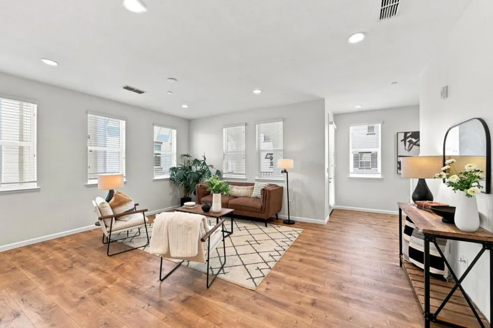2733 Sorano Court #6 San Jose, CA 95111