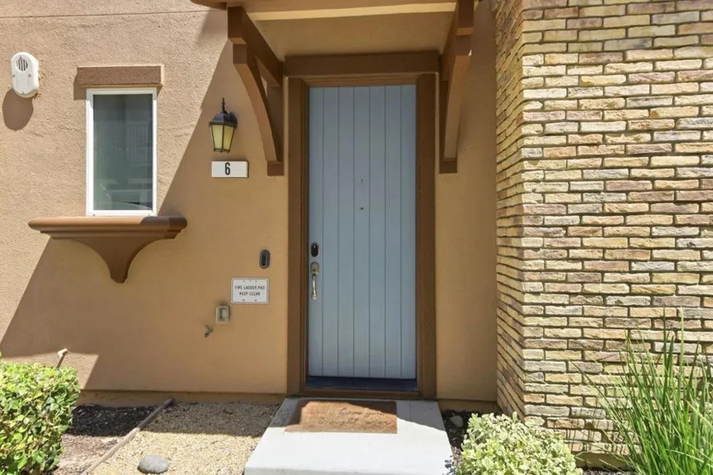 2733 Sorano Court #6 San Jose, CA 95111
