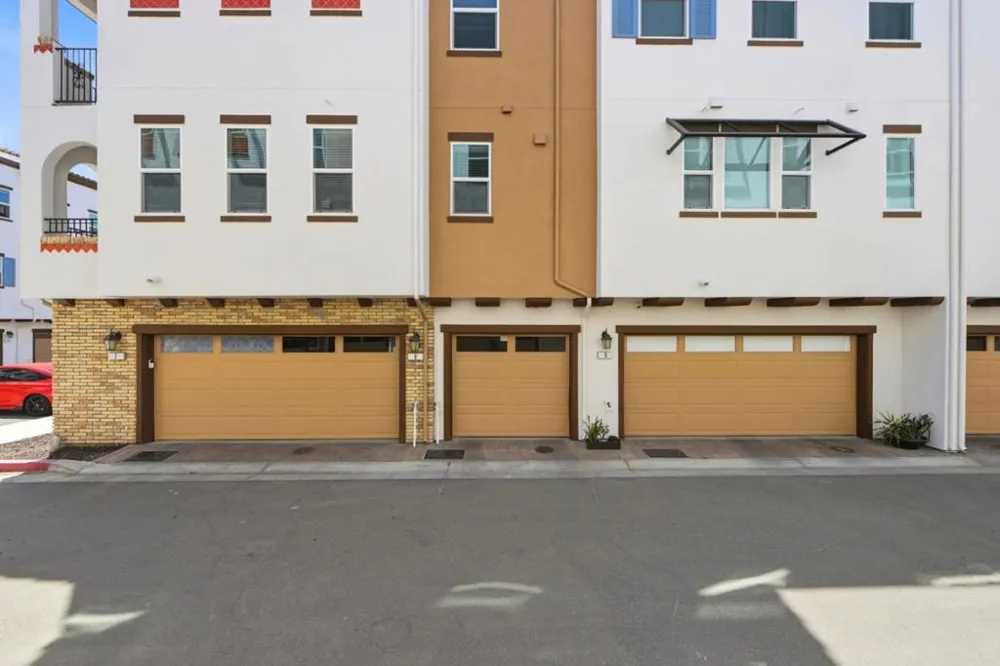 2733 Sorano Court #6 San Jose, CA 95111