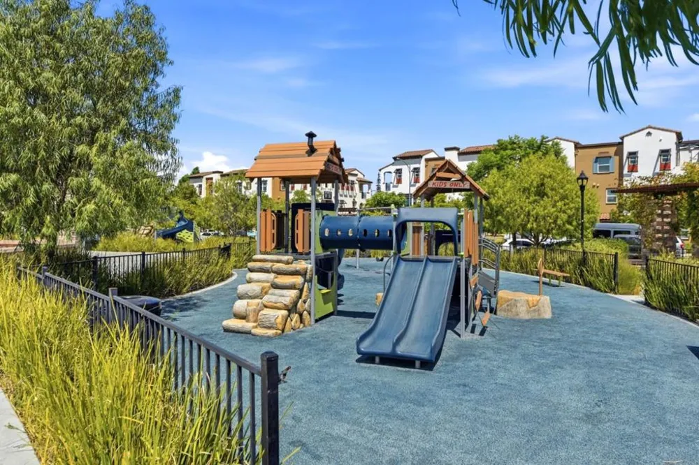 2733 Sorano Court #6 San Jose, CA 95111