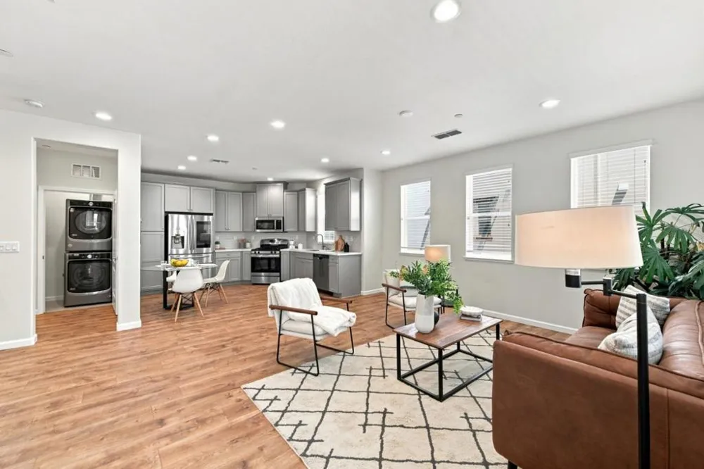 2733 Sorano Court #6 San Jose, CA 95111