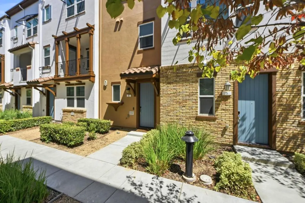 2733 Sorano Court #6 San Jose, CA 95111