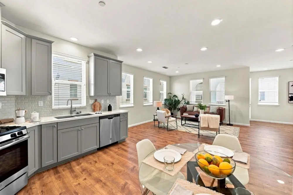 2733 Sorano Court #6 San Jose, CA 95111
