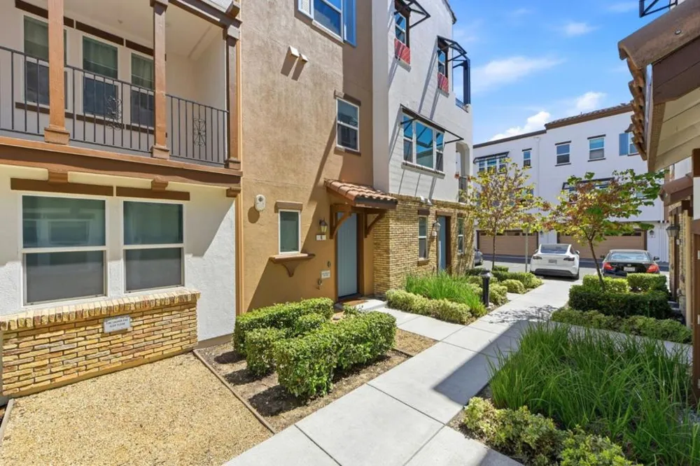 2733 Sorano Court #6 San Jose, CA 95111