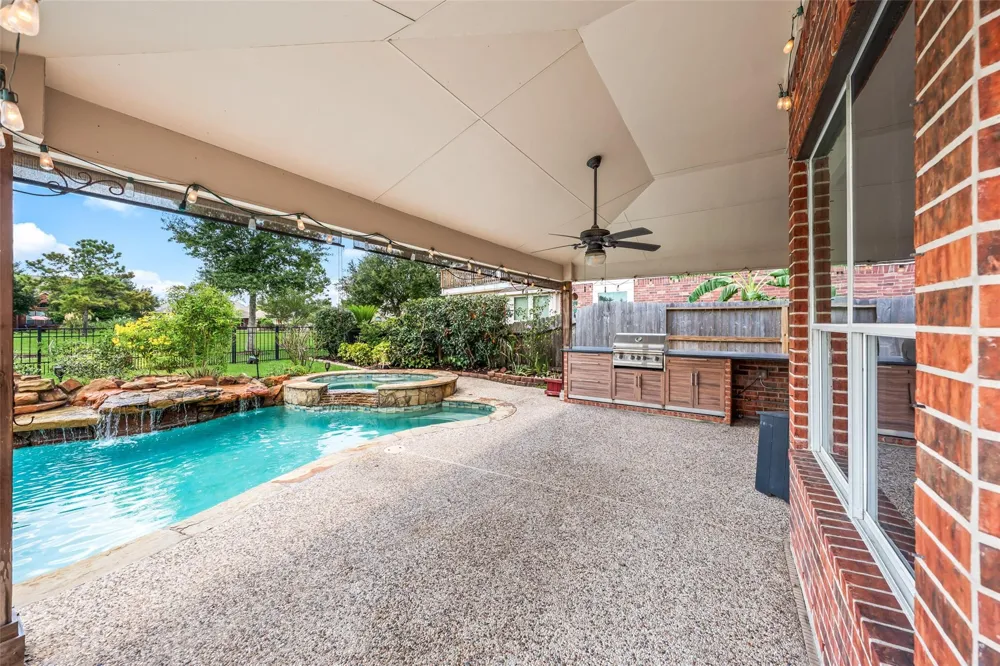 1125 Shady Knoll League City, TX 77573