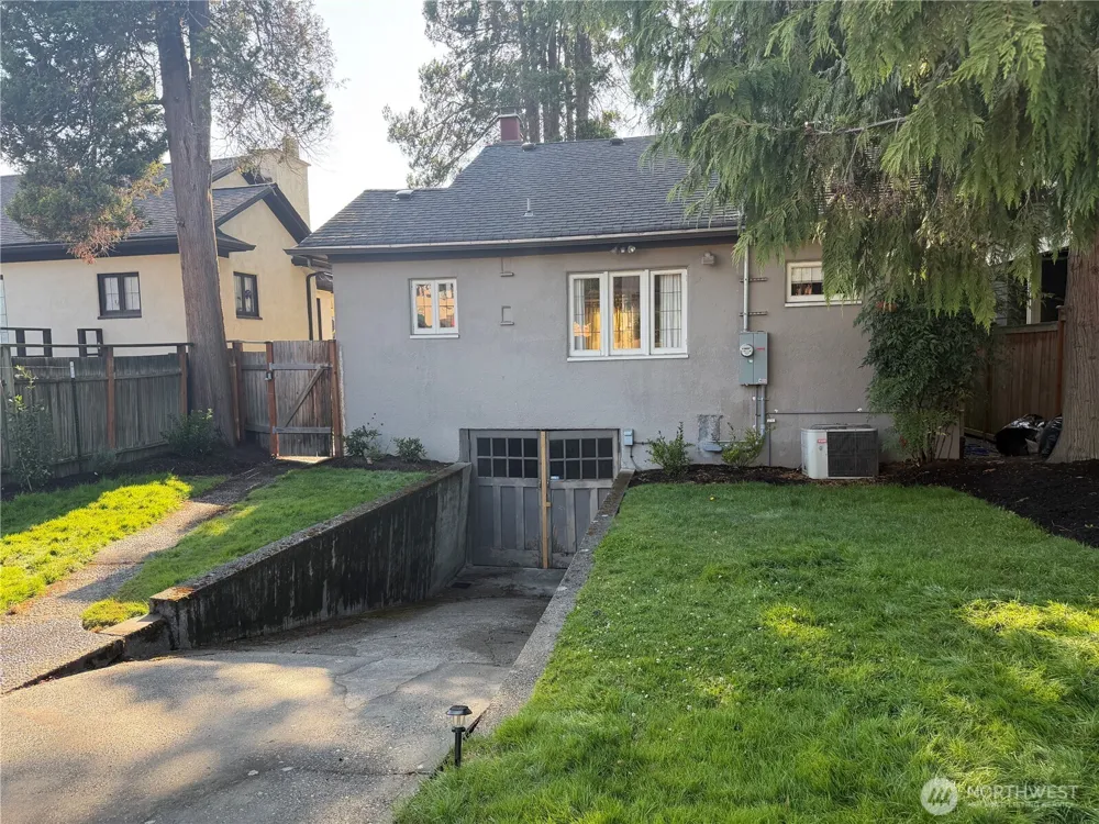 2014 41st Avenue E Seattle, WA 98112
