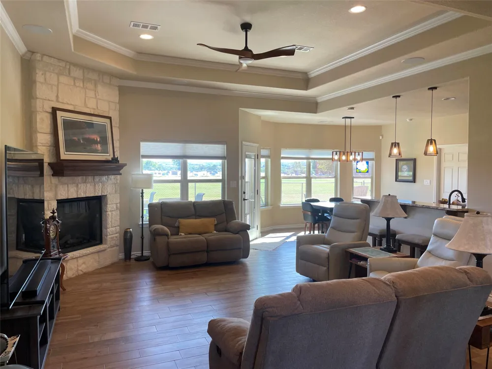 364 Firestone Drive Meadowlakes, TX 78654