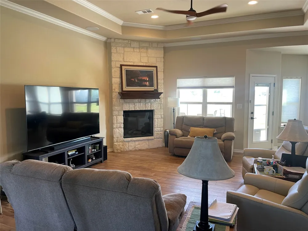 364 Firestone Drive Meadowlakes, TX 78654