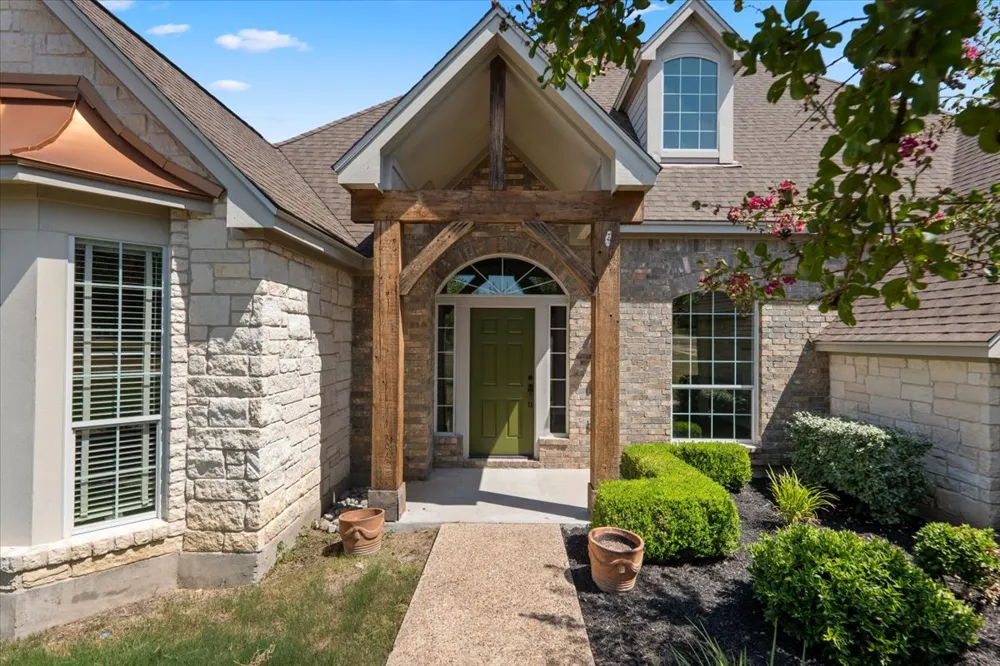 212 Neal Drive Liberty Hill, TX 78642