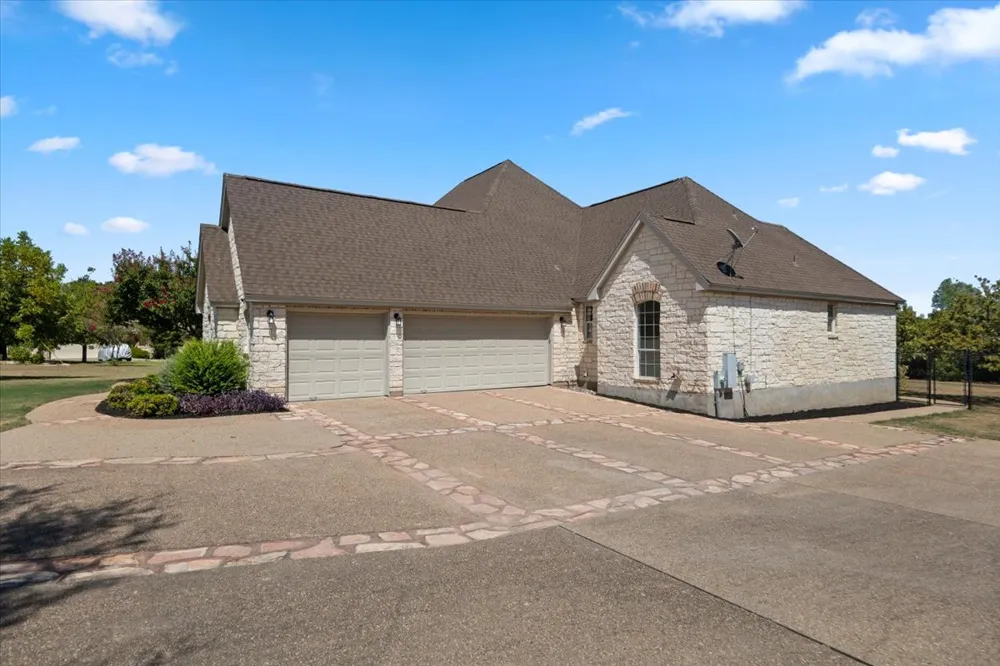 212 Neal Drive Liberty Hill, TX 78642