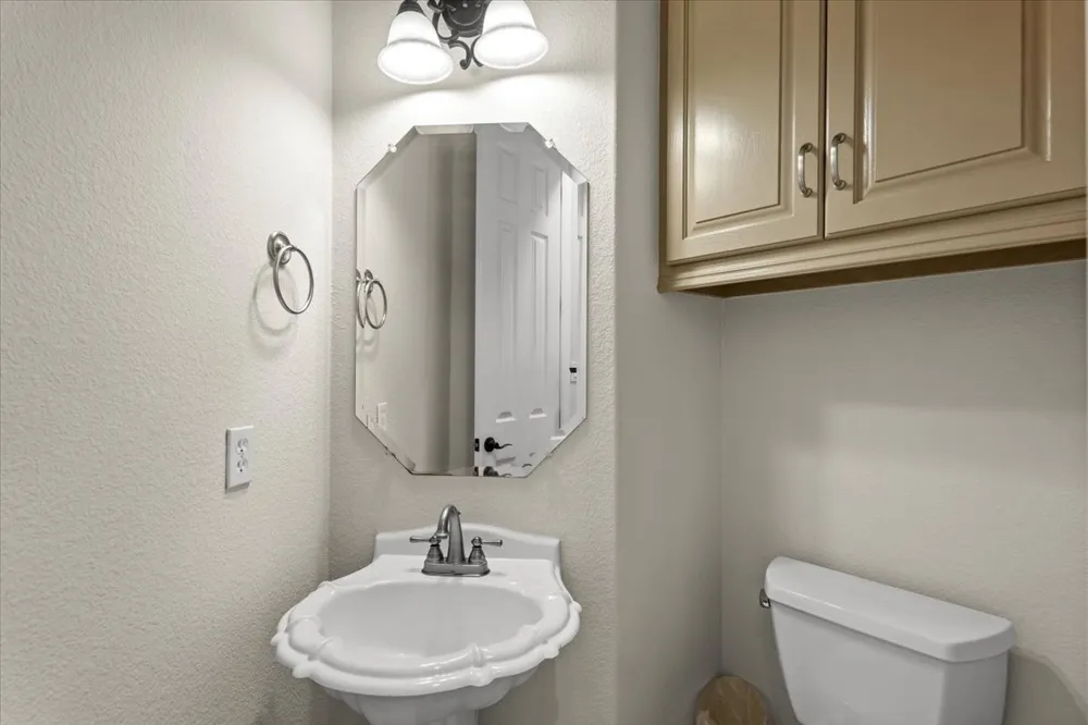 212 Neal Drive Liberty Hill, TX 78642