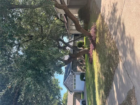 1704 Ascot Lane