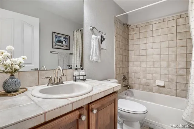 7560 S Biloxi Court Aurora, CO 80016