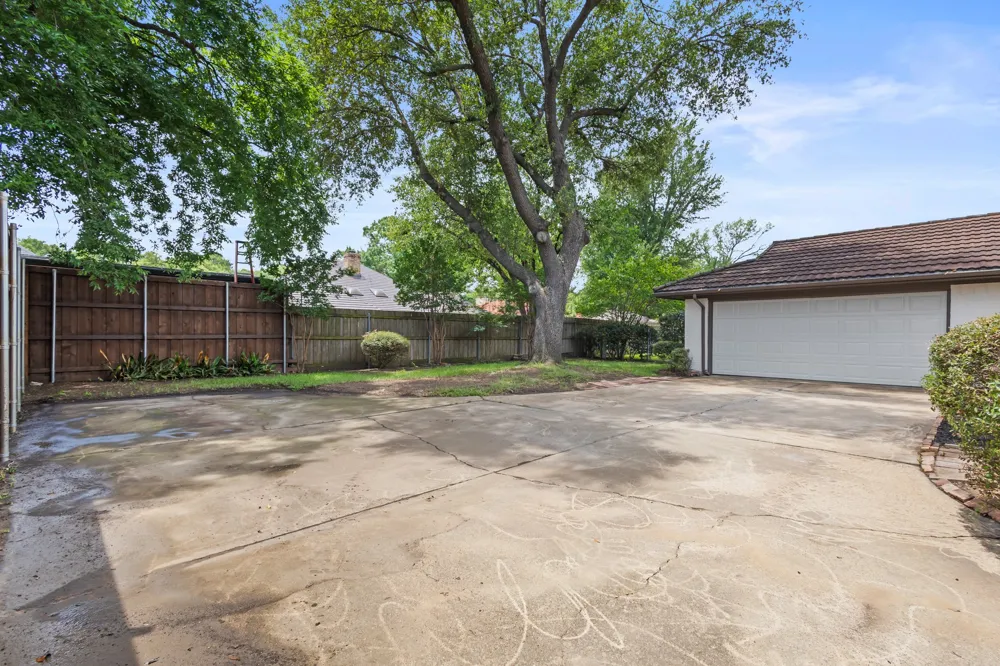 442 Hanover Lane Irving, TX 75062