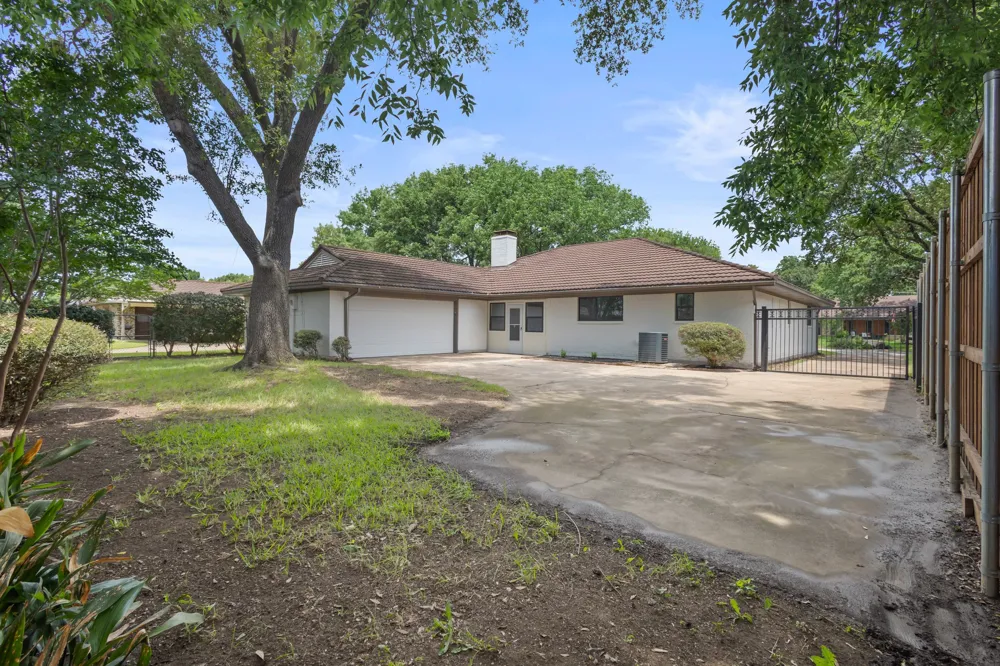 442 Hanover Lane Irving, TX 75062
