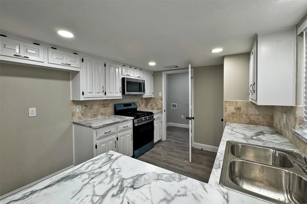 1713 Kingsbridge Drive Garland, TX 75044