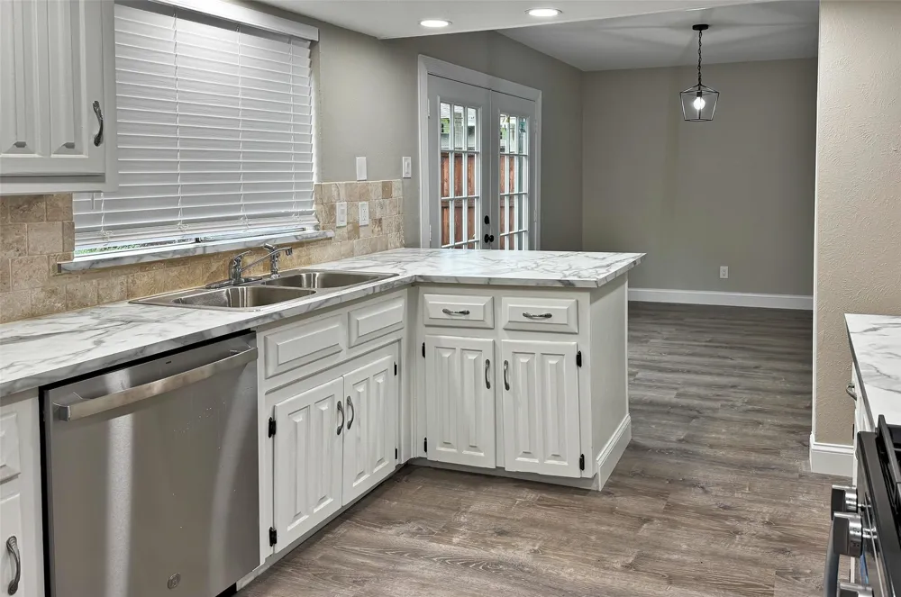 1713 Kingsbridge Drive Garland, TX 75044