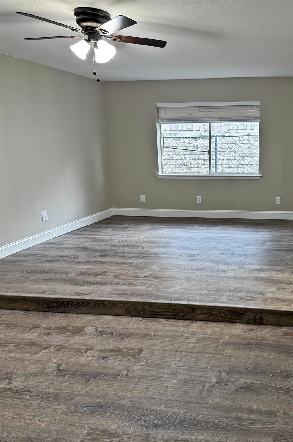 1713 Kingsbridge Drive Garland, TX 75044