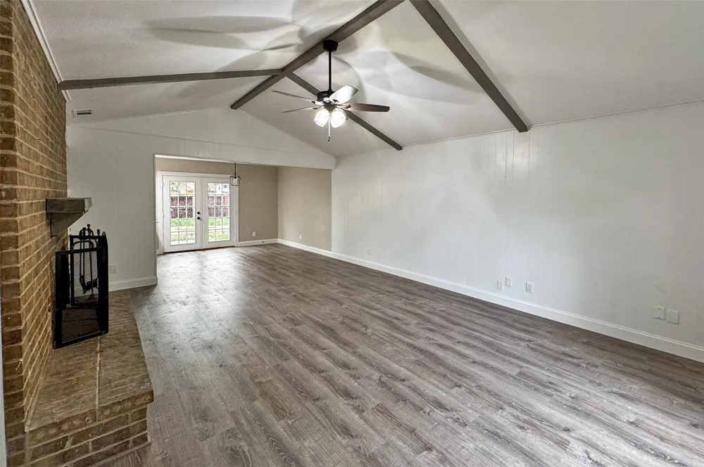1713 Kingsbridge Drive Garland, TX 75044