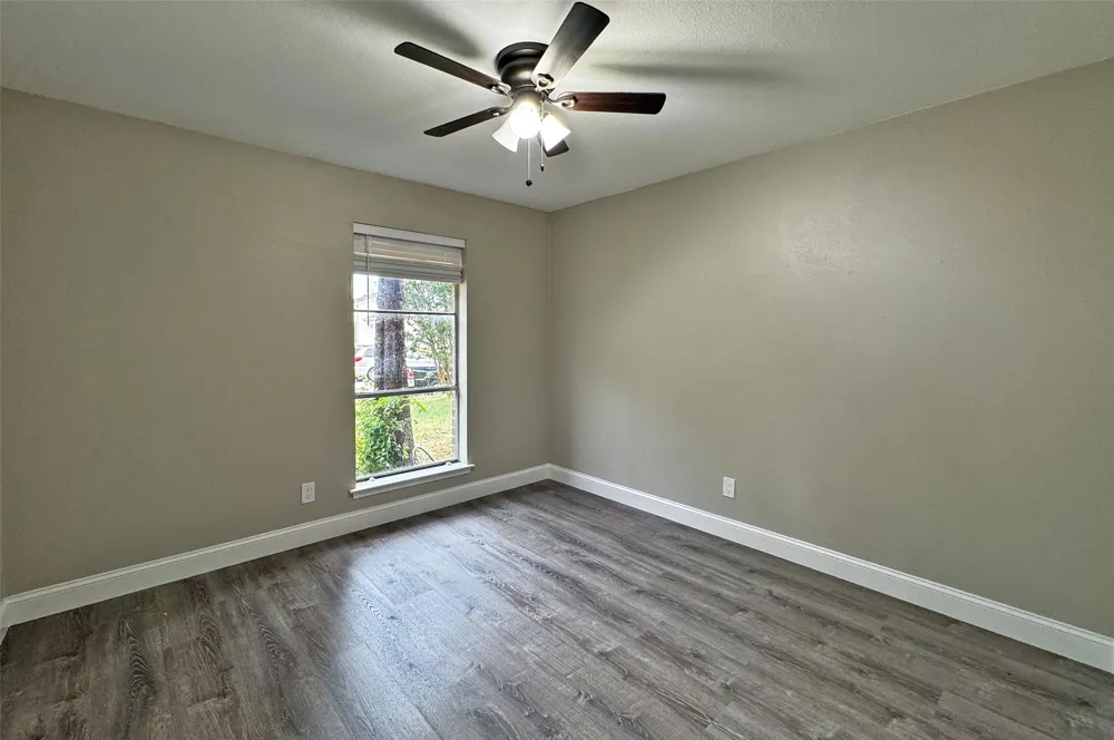 1713 Kingsbridge Drive Garland, TX 75044