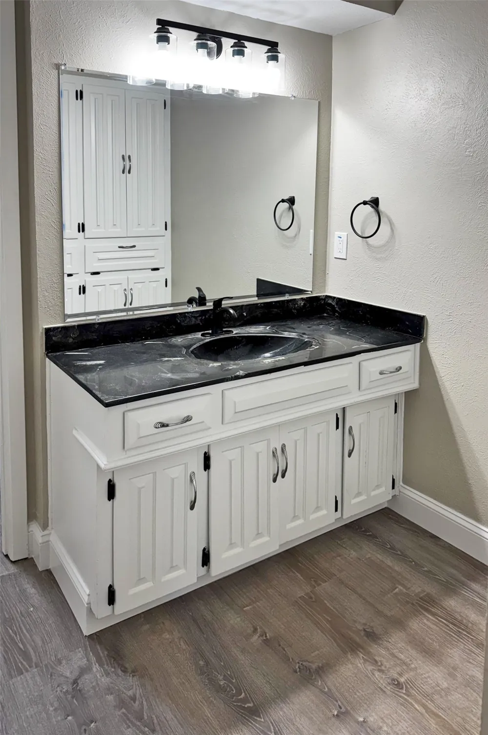 1713 Kingsbridge Drive Garland, TX 75044