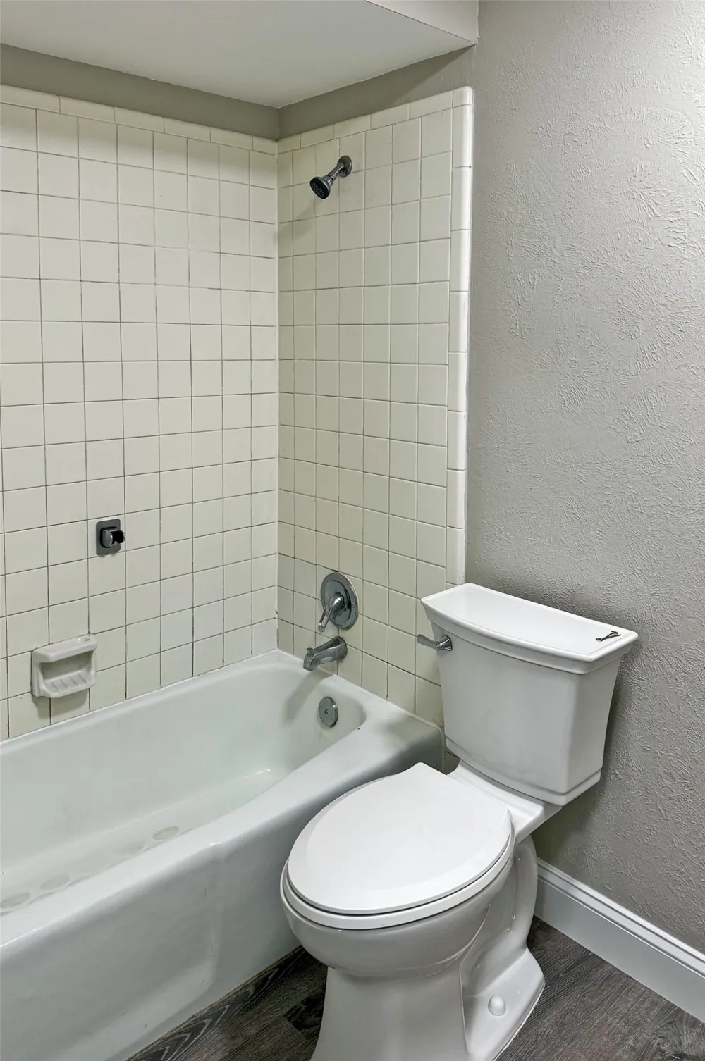 1713 Kingsbridge Drive Garland, TX 75044