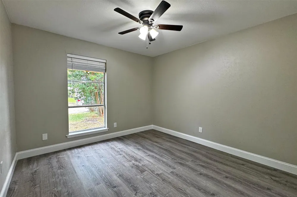 1713 Kingsbridge Drive Garland, TX 75044