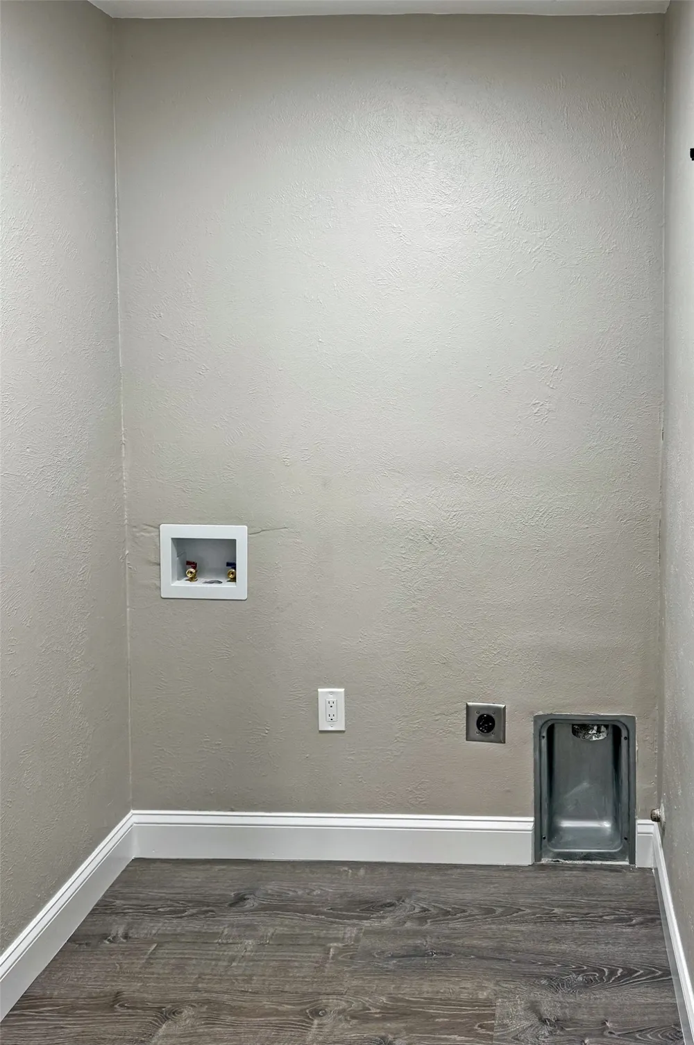 1713 Kingsbridge Drive Garland, TX 75044