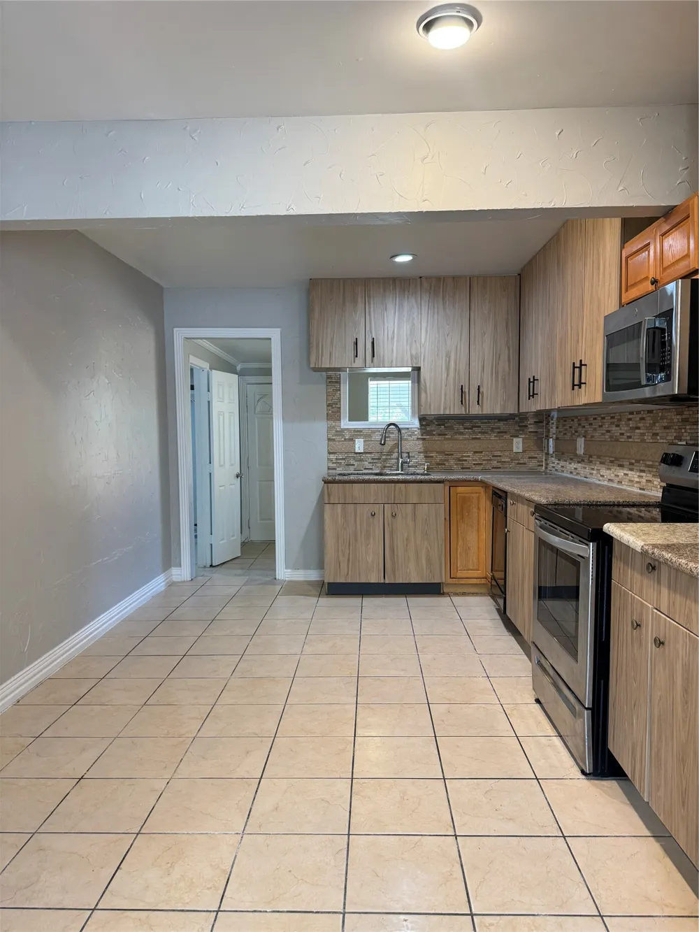 911 English Street Irving, TX 75061