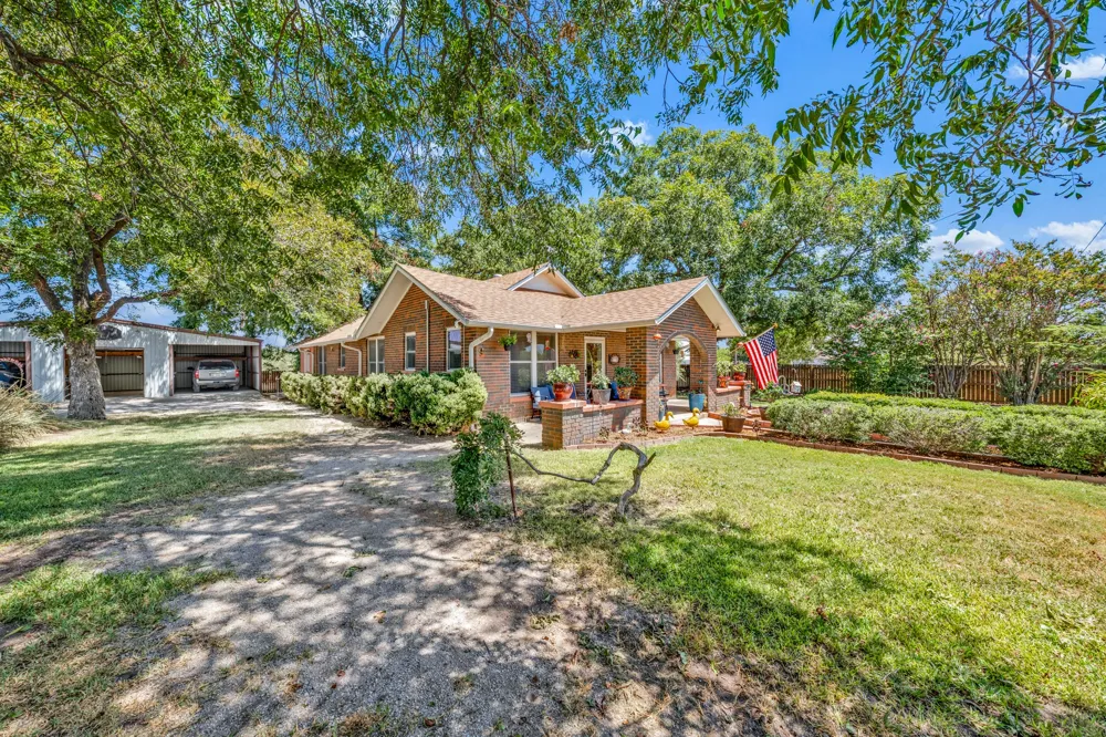 509 E Almante Avenue De Leon, TX 76444