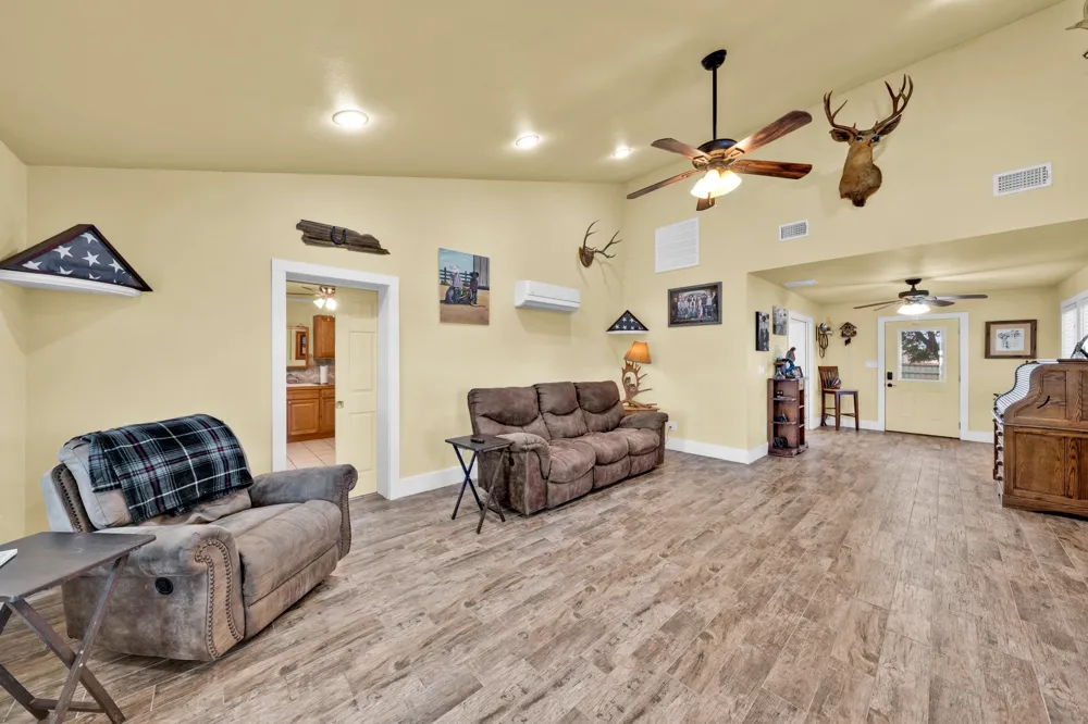 509 E Almante Avenue De Leon, TX 76444