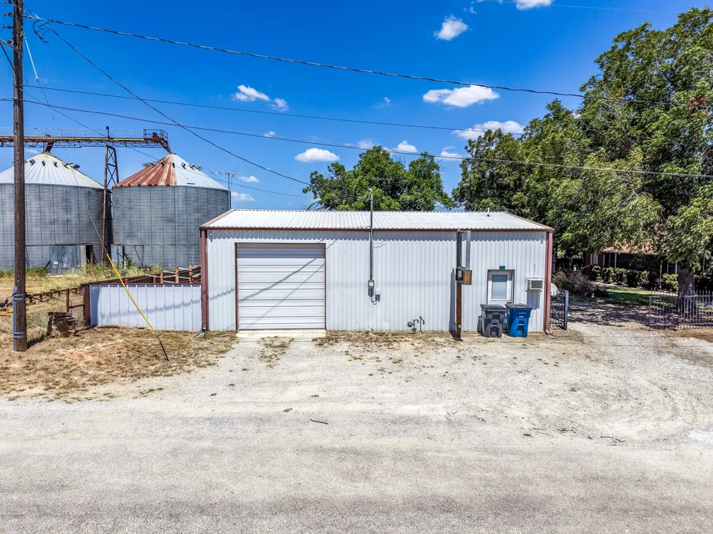 509 E Almante Avenue De Leon, TX 76444
