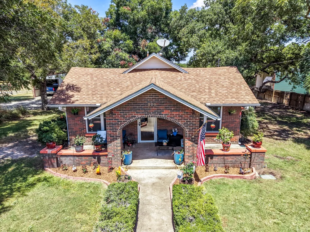 509 E Almante Avenue De Leon, TX 76444