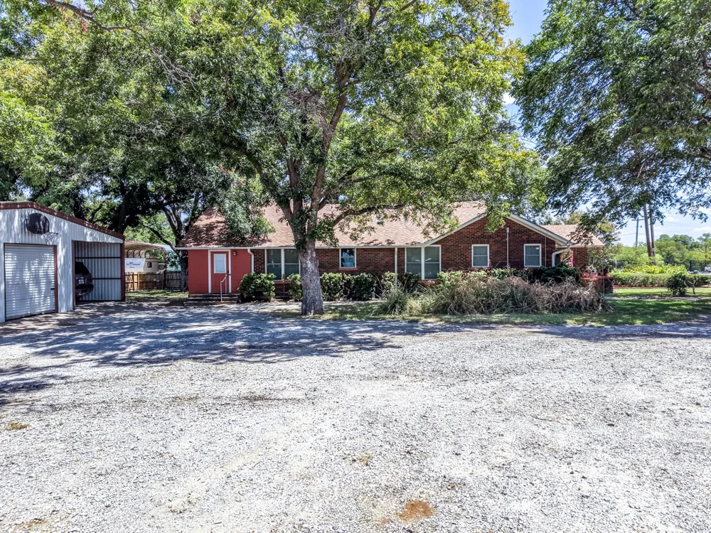 509 E Almante Avenue De Leon, TX 76444